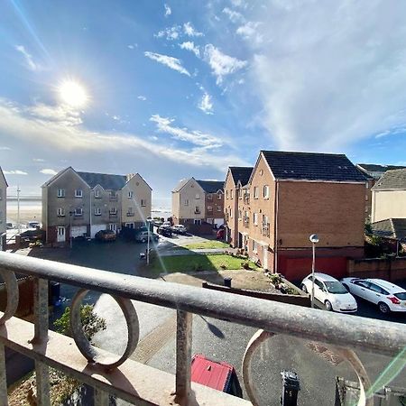 Sea Escape The Tardiis Beachfront Location Aberavon Beach Sea Views Driveway Parking 포트탤벗 외부 사진