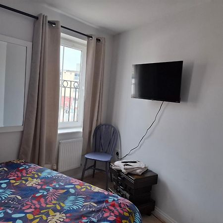 Sea Escape The Tardiis Beachfront Location Aberavon Beach Sea Views Driveway Parking 포트탤벗 외부 사진