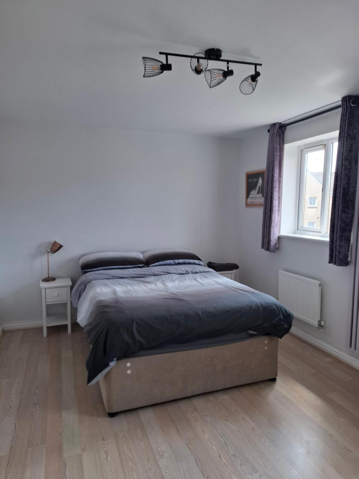 Sea Escape The Tardiis Beachfront Location Aberavon Beach Sea Views Driveway Parking 포트탤벗 외부 사진